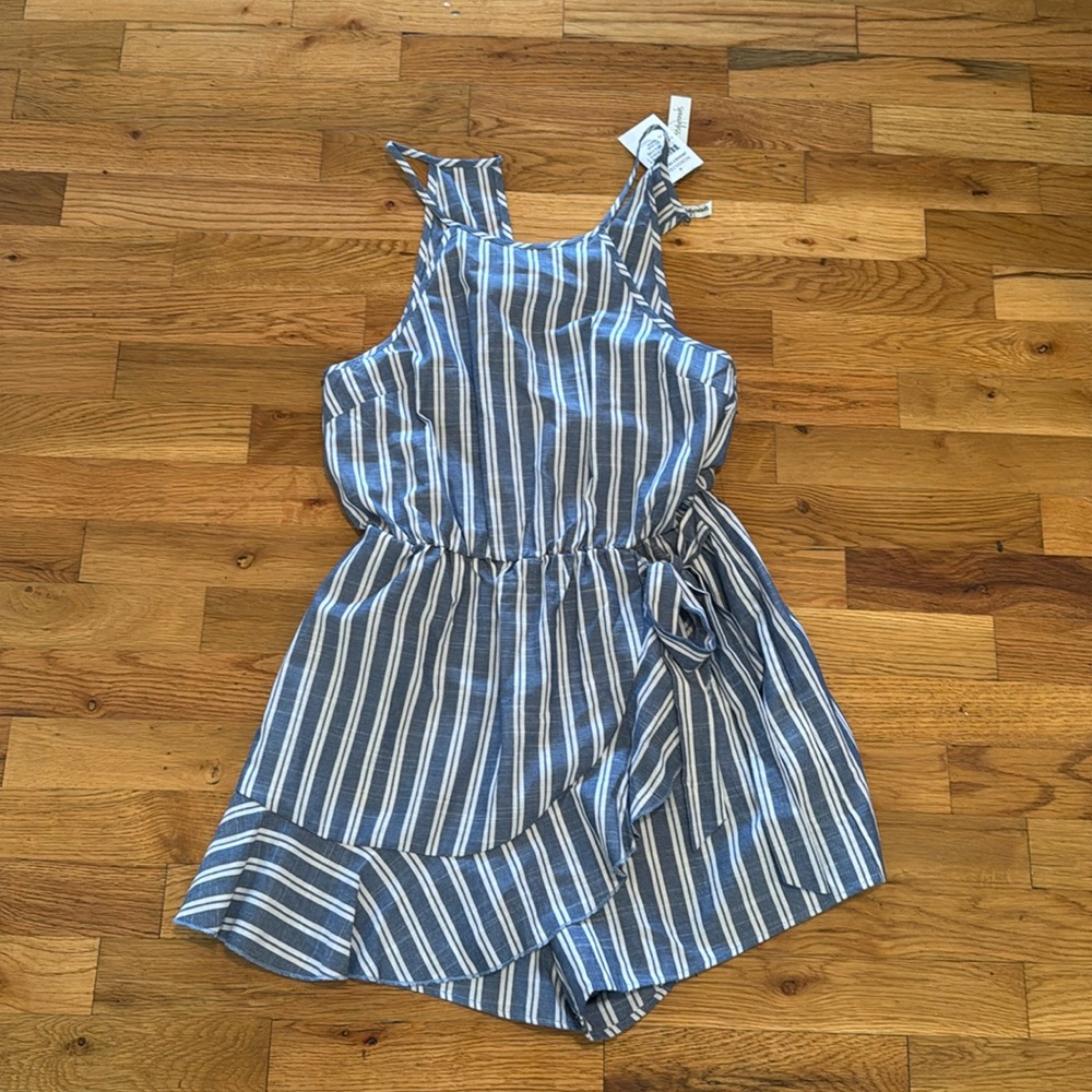Speechless NWT short romper in blue and white stripe size m